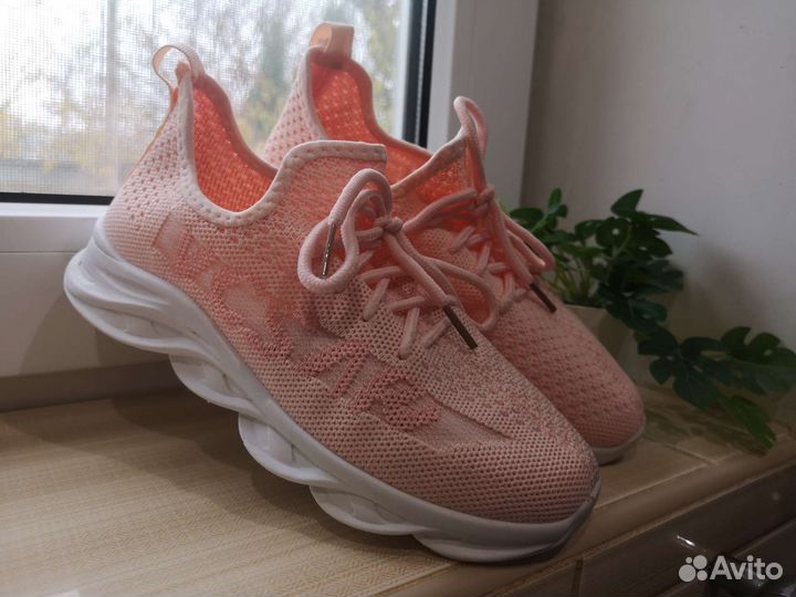 Кроссовки для девочки