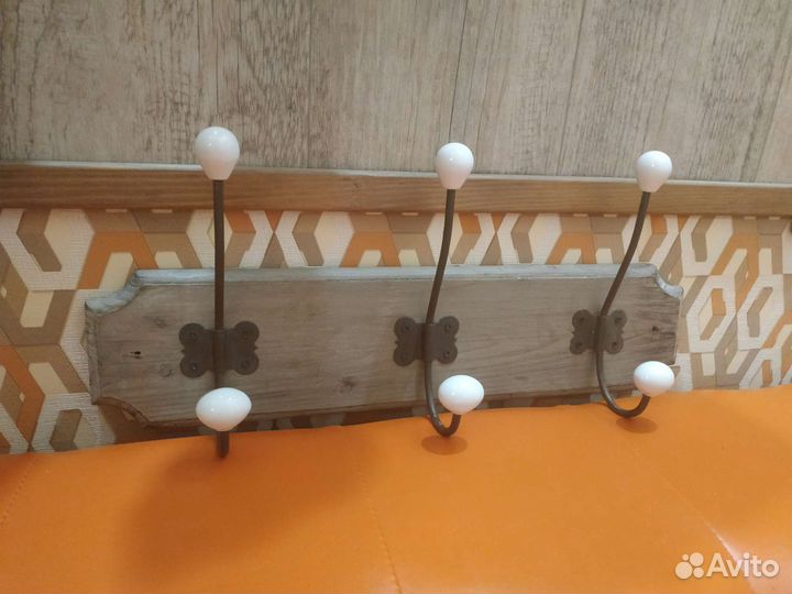 Вешалка настенная