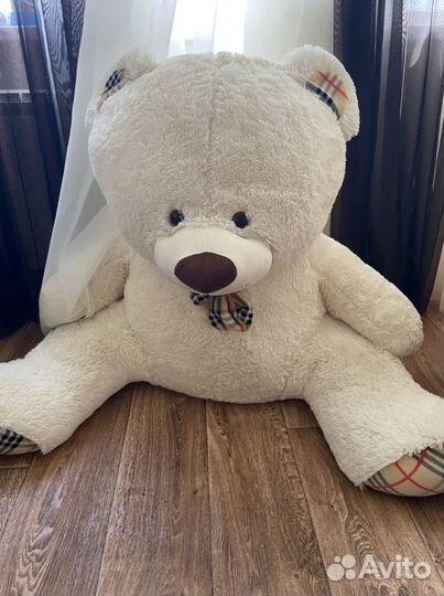 Большой плюшевый мишка