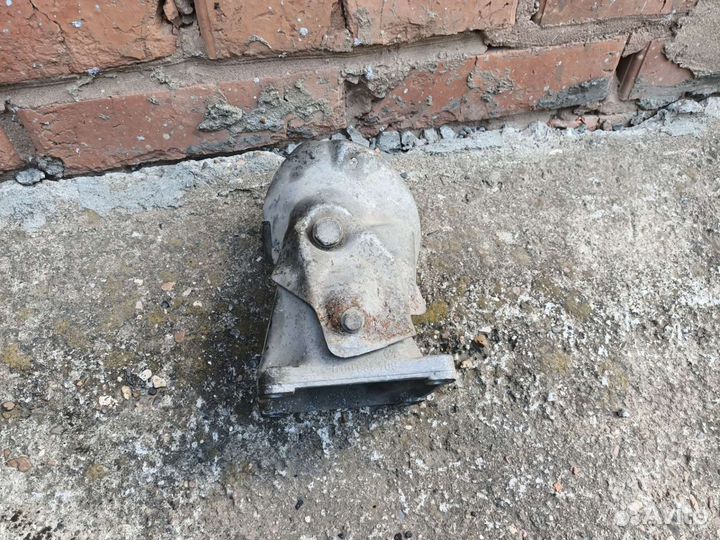 Кронштейн/опора двигателя правая Mercedes w208