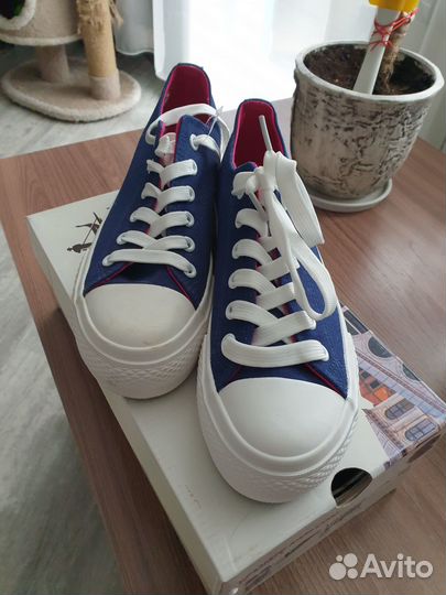 Продам кеды для девочки