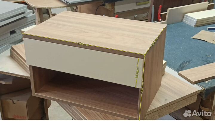 Настенная прикроватная тумба-полка