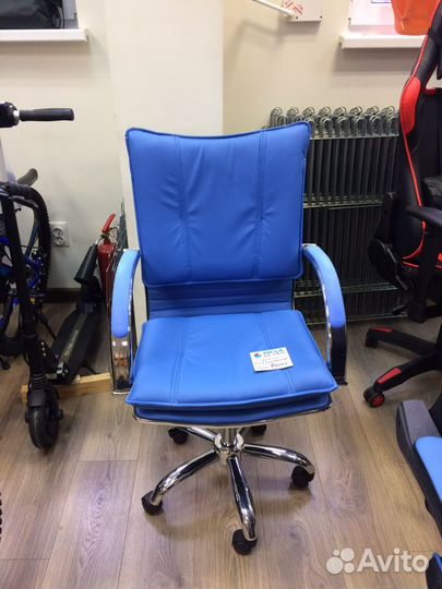 Игровое кресло фото 2. Есть с массажем новое