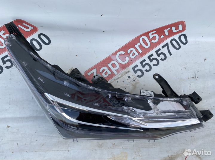 Toyota Corolla E180 фара правая