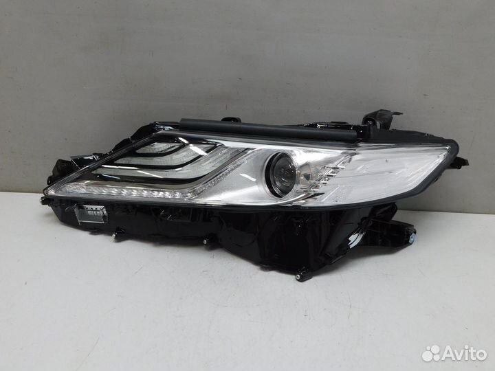 Фара левая Toyota Camry