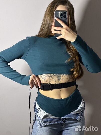 Боди с разрезом на талии