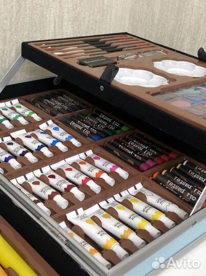 Набор художника в металлическом чемодане