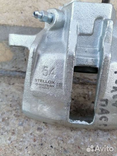 Суппорт предний Passat B4 Audi 80