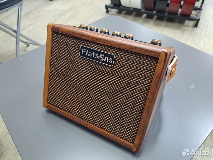 Комбоусилитель 15 Вт с аккумулятором