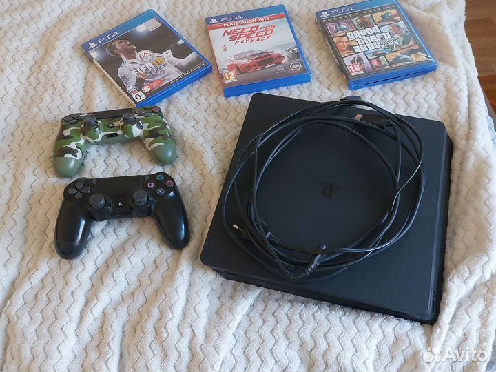 Sony PS4 slim 1 терабайт продам вместе с играми