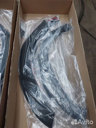 Правый Накладки на арки и двери Renault Duster 2