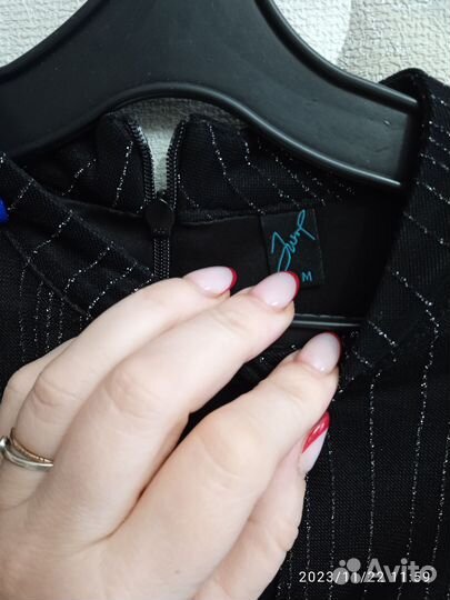 Черное платье в пол с разрезом