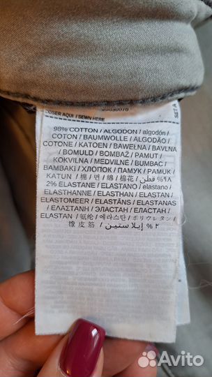 Серые джинсы Mango