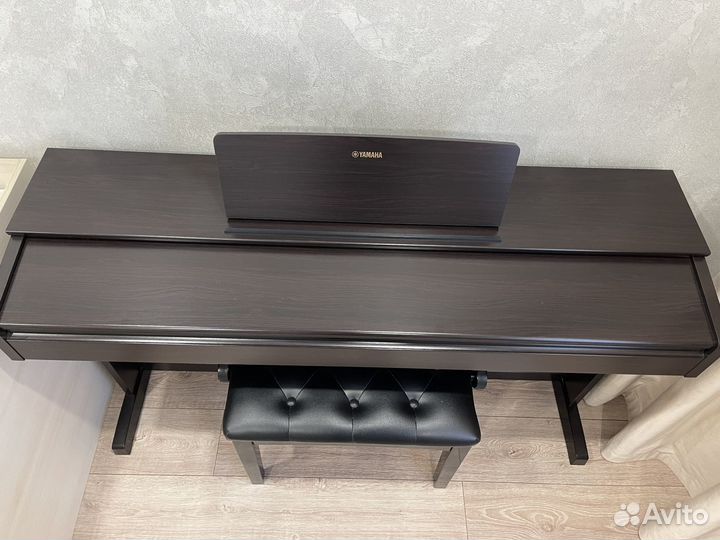 Цифровое пианино Yamaha YDP-143