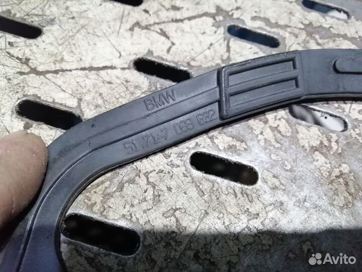 Крепление домкрата в багажнике BMW X5 e53