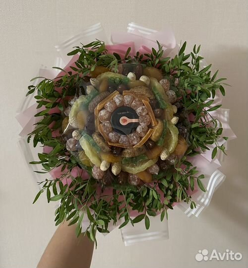 Вкусный букет из сухофруктов и меда, подарок