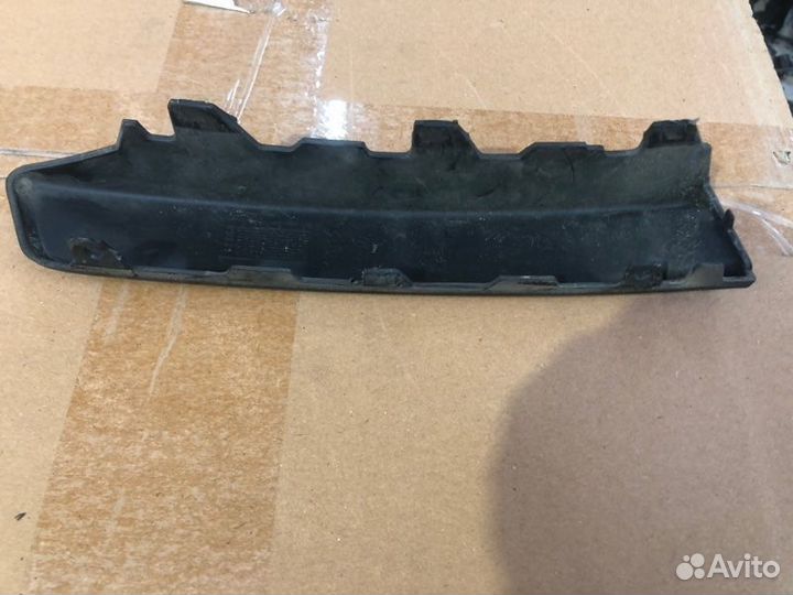 Молдинг бампера передний левый Volkswagen Passat