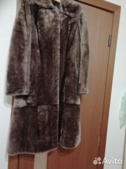 Шуба мутоновая с капюшоном 52-54 разм