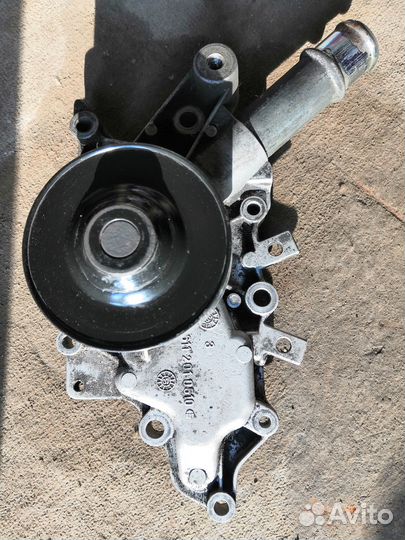 Водяной насос Mercedes-Benz OM611
