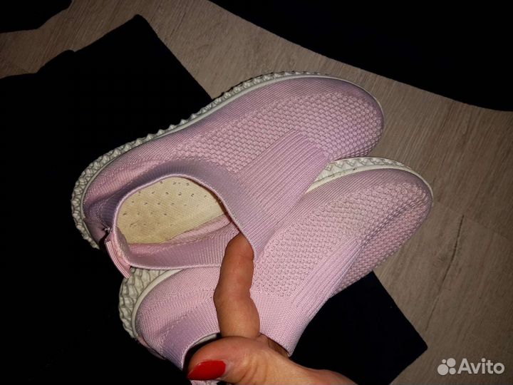 Спортивный костюм 7-9 лет+кроссовки 31,5