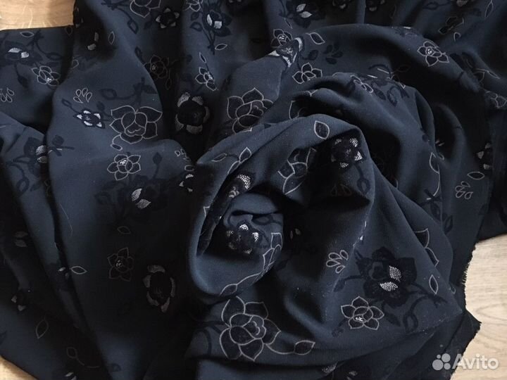 Отрез ткани шелк