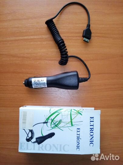 Автомобильное зарядное устройство для смартфона