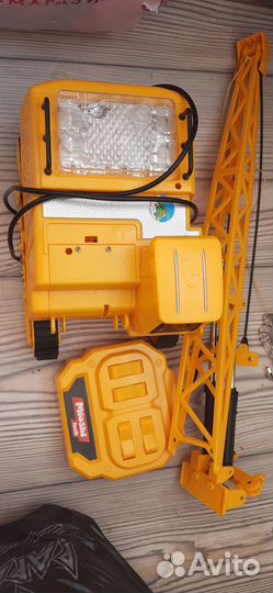 Подъемный кран игрушка