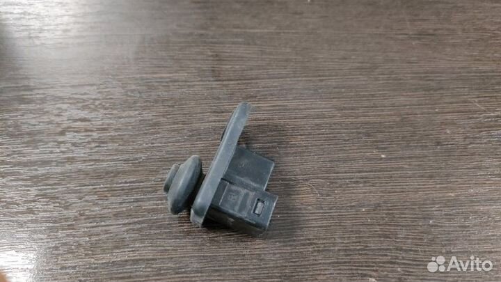 Концевик Mitsubishi Pajero 4 3.2D 2007