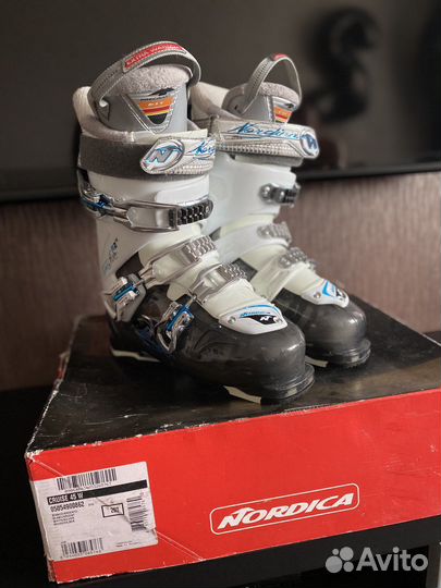 Горные лыжи и ботинки