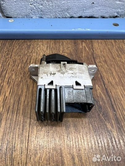 Кнопка аварийной сигнализации Ford Focus 1 седан 1