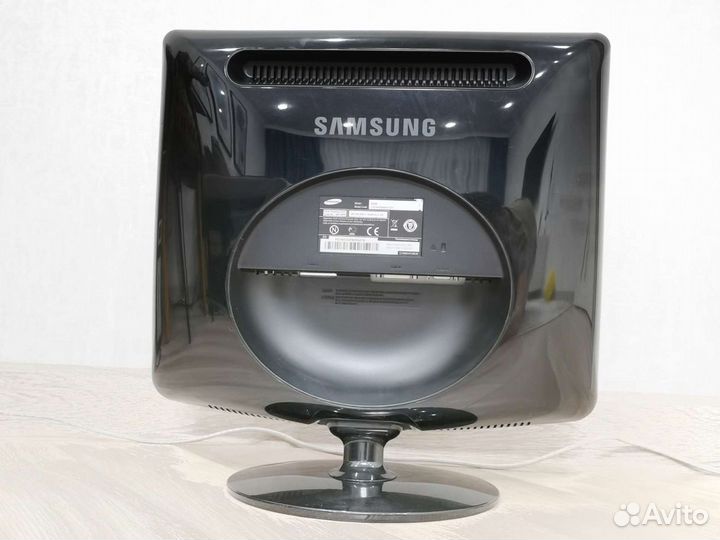 Монитор Samsung