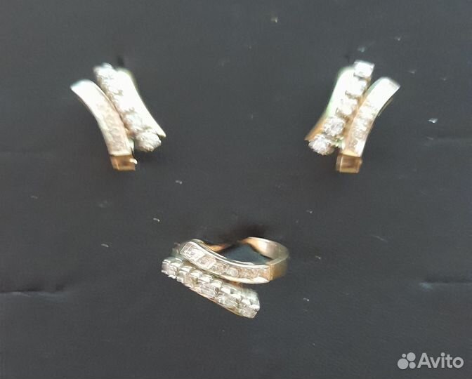 Золотые серьги и кольцо с бриллиантами