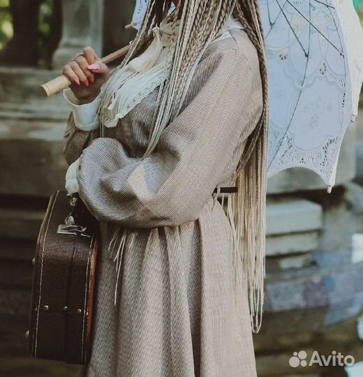 Платье под винтаж, бежевое