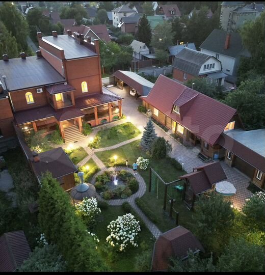 Коттедж 450 м² на участке 20 сот.