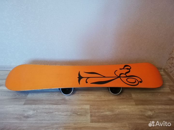 Сноуборд с креплениями и ботинки