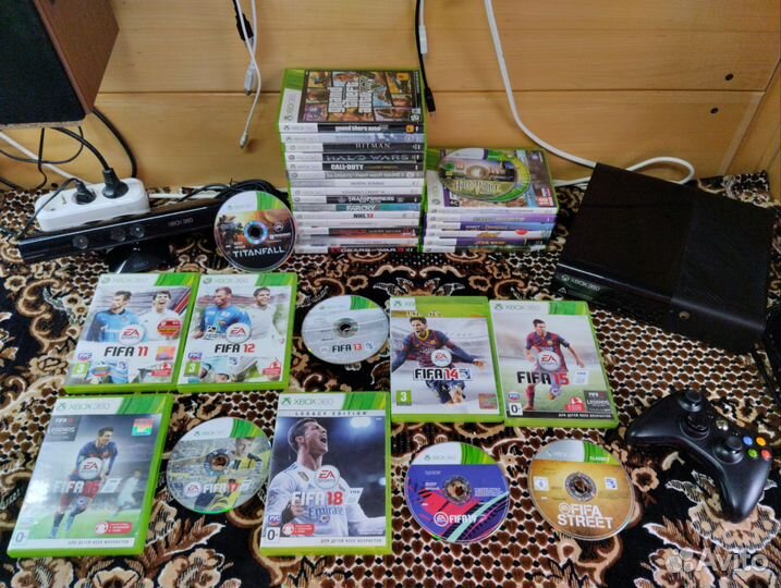 Xbox 360 E + Kinect + 35 дисков лицензия