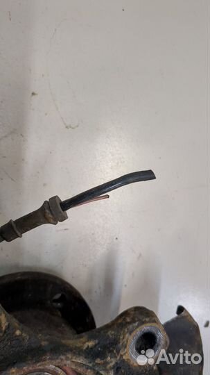 Ступица (кулак, цапфа) левая передняя Volkswagen Transporter 4