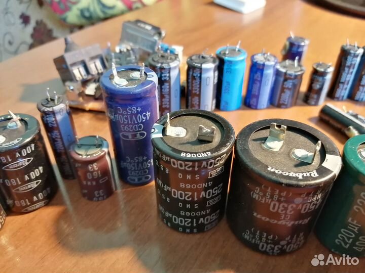 Радиодетали конденсаторы электролитические
