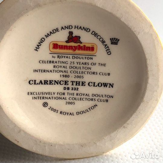 Статуэтка кролик-клоун