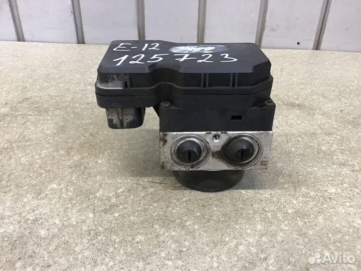 Блок ABS (насос) Toyota Corolla E15 2006-2013