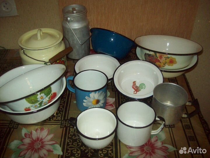 Миски разные эмаль Кастрюля 8 л,чайник,кружки