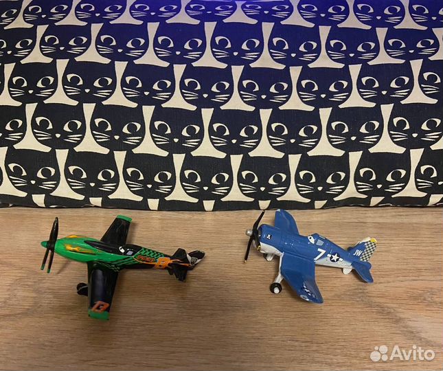 Самолет игрушка мультфильм тачки