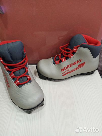Лыжные ботинки 32р