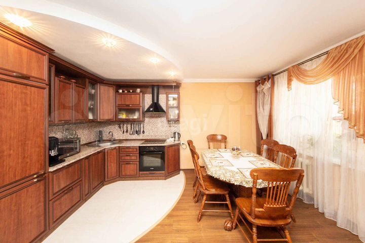 3-к. квартира, 85 м², 7/10 эт.