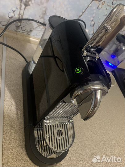 Кофемашина Delonghi капсюльная