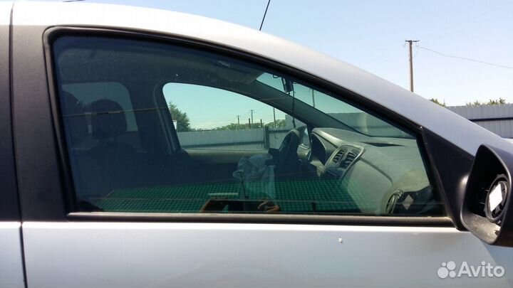 Стекло передней правой двери Рено Логан 2