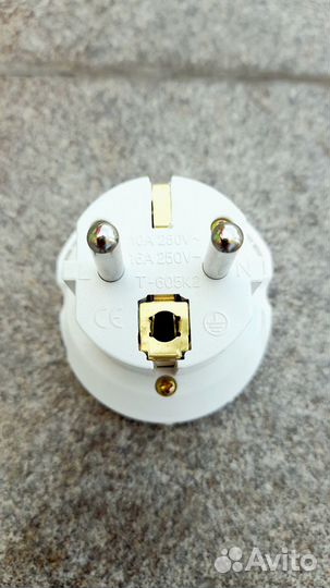 Переходник livepower 16 А белый