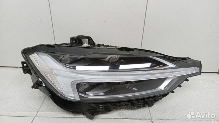 Фара правая Volvo XC60