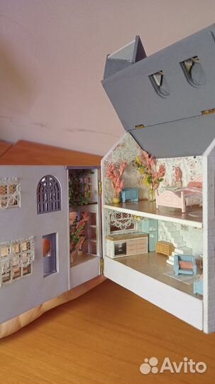 Кукольный домик с мебелью для куклы