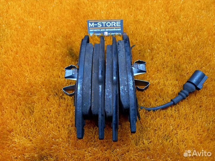 Колодки тормозные передние Volkswagen Passat B6